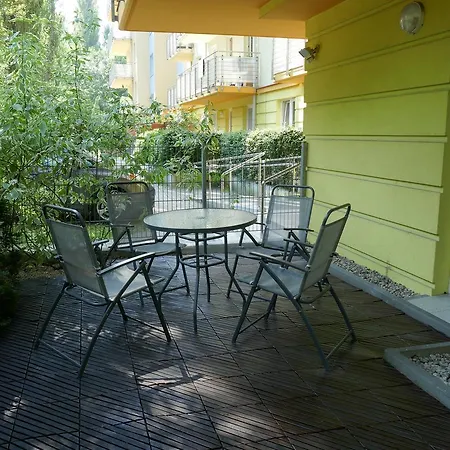 Apartament Z Ogrodkiem *